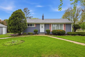 Close to shopping, schools, public transportation, parks, Ecology Center, and much more!