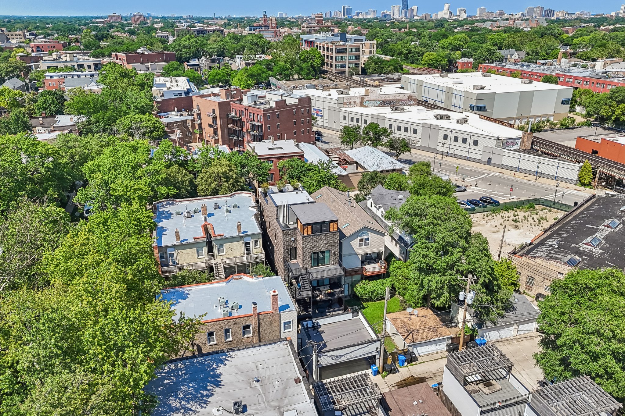W Waveland Ave 1-S0707-060.jpg