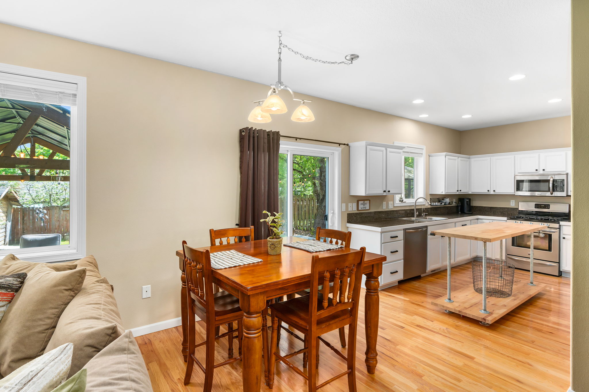 Kitchen/Eating Area