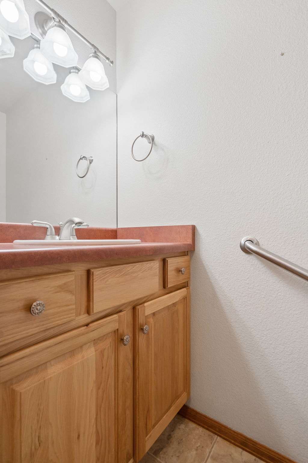 Suite Side 1/2 Guest Bath