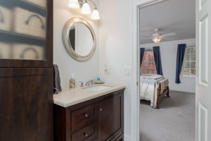 BedroomPrimaryFirstBath-2