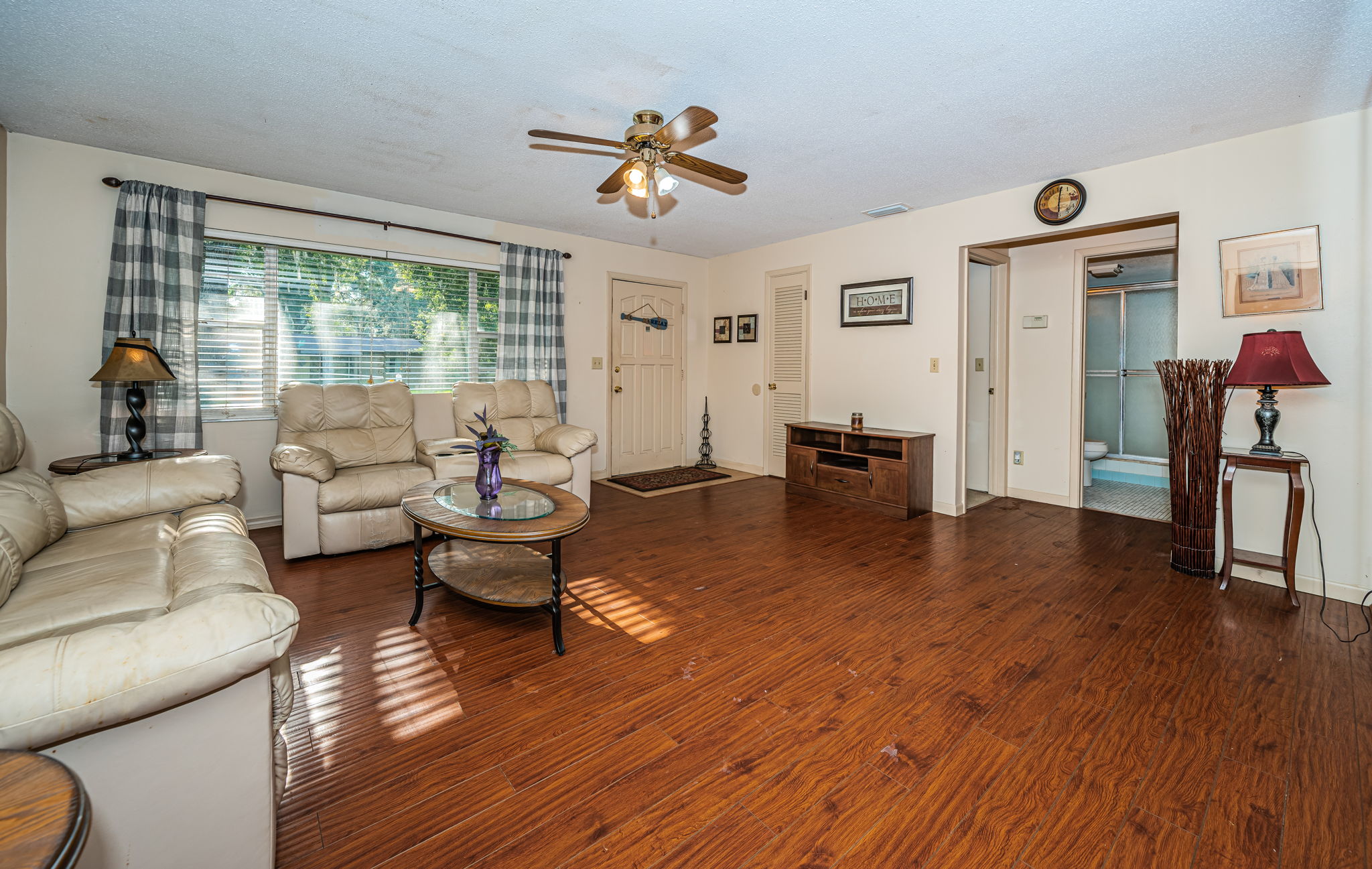 Living Room1-2
