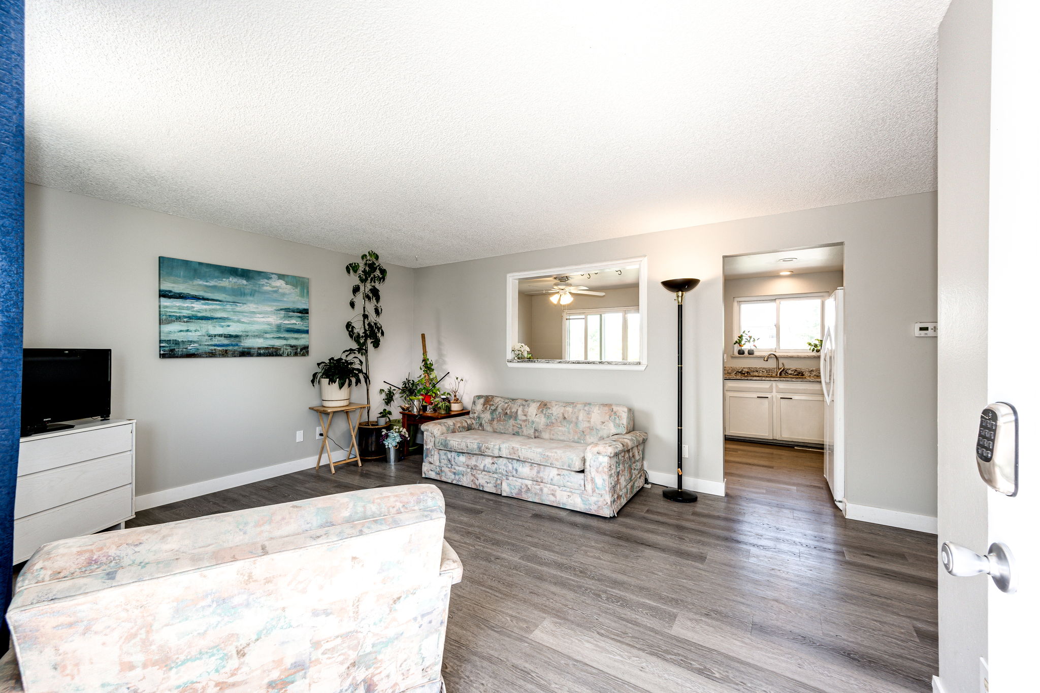 Inviting Entrance to Living Room & Kitchen