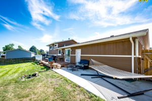 Oversized Patio & Deck for All Your Entertaining