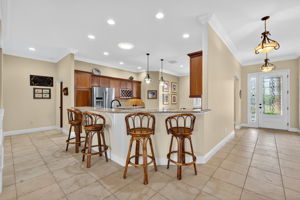 Kitchen with Eat-In Breakfast Bar