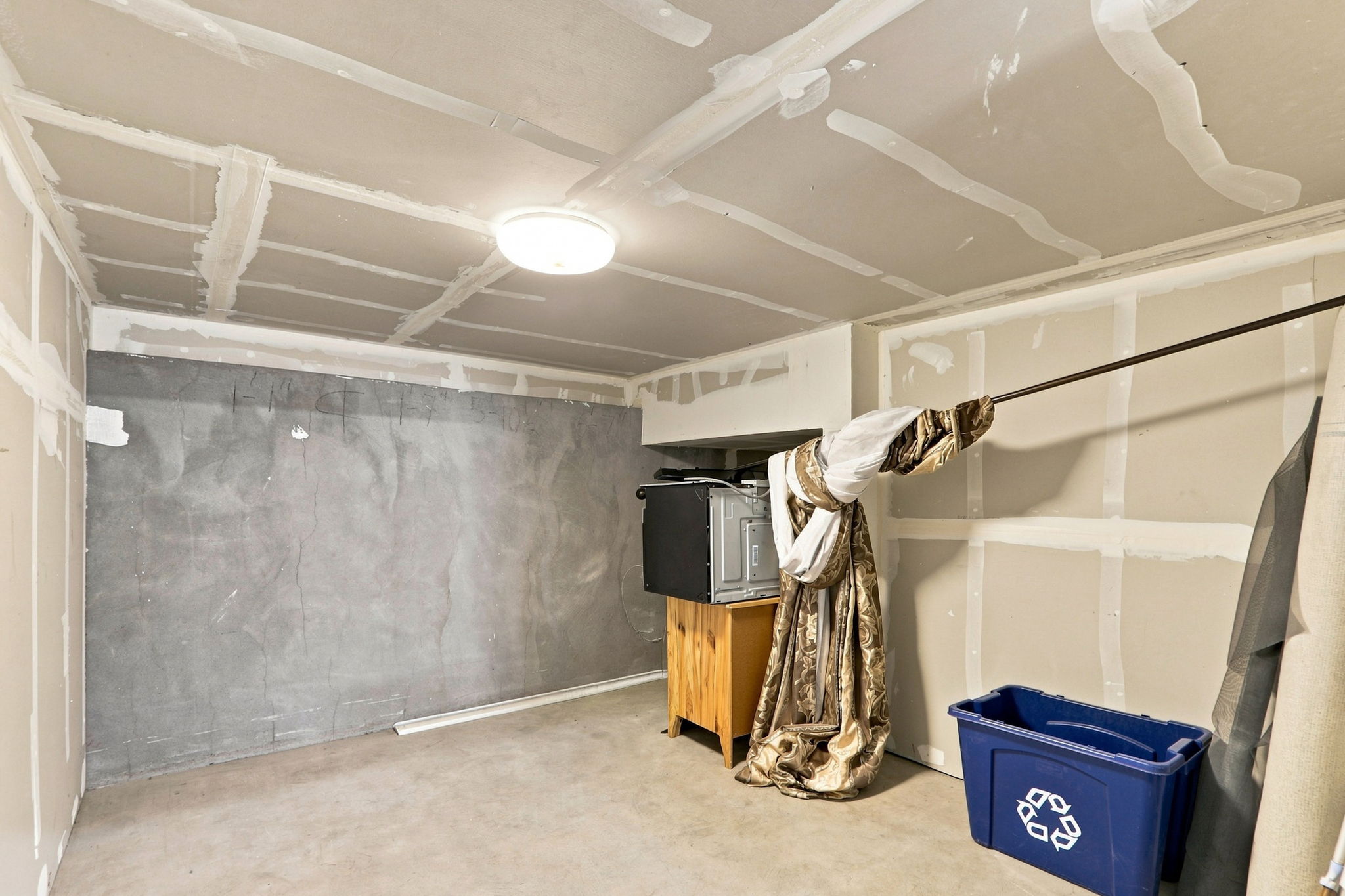 031_F8_1850 Snell Pl