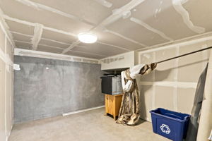 031_F8_1850 Snell Pl