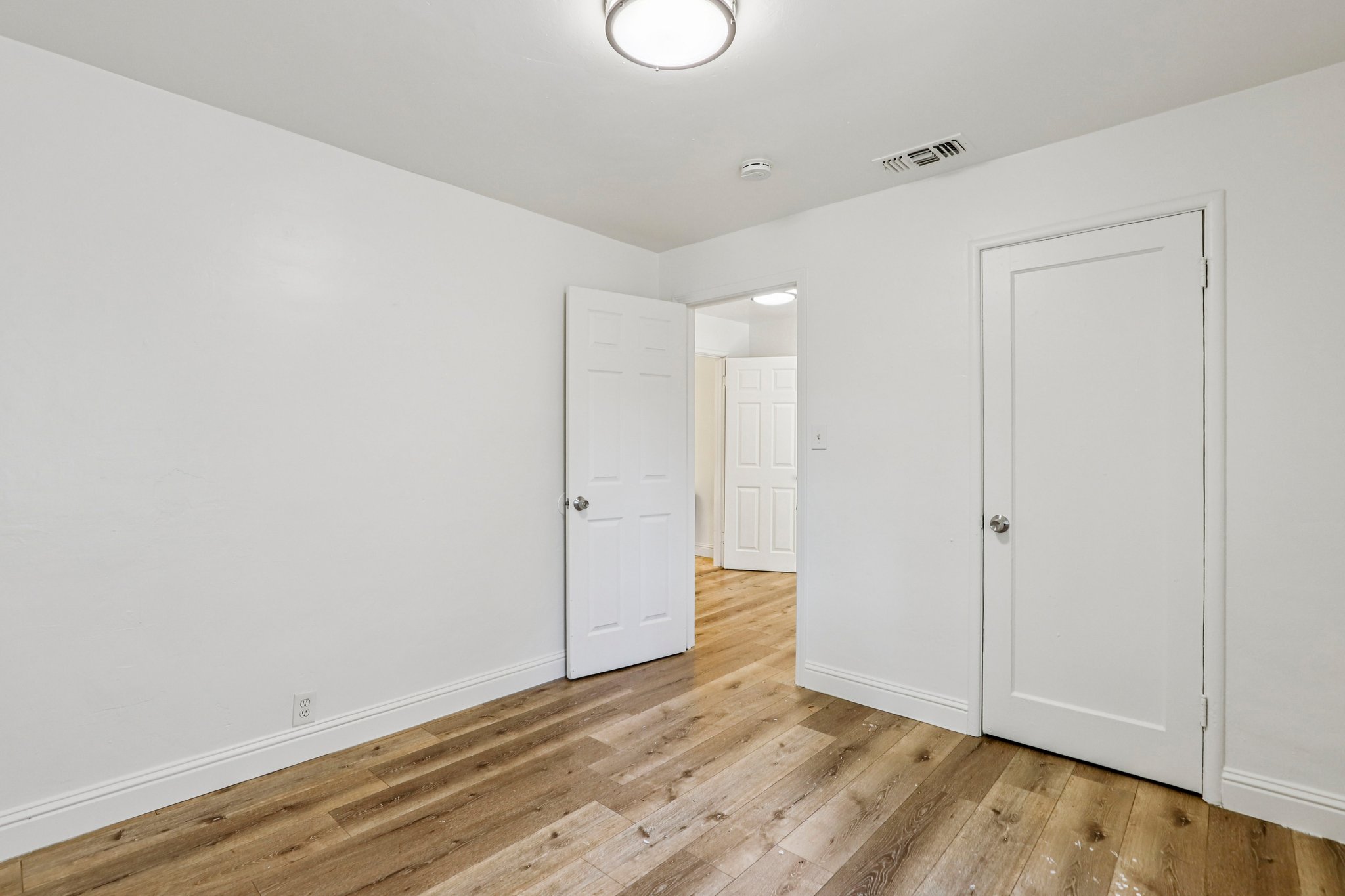 Grand Ave-S0404-012.jpg