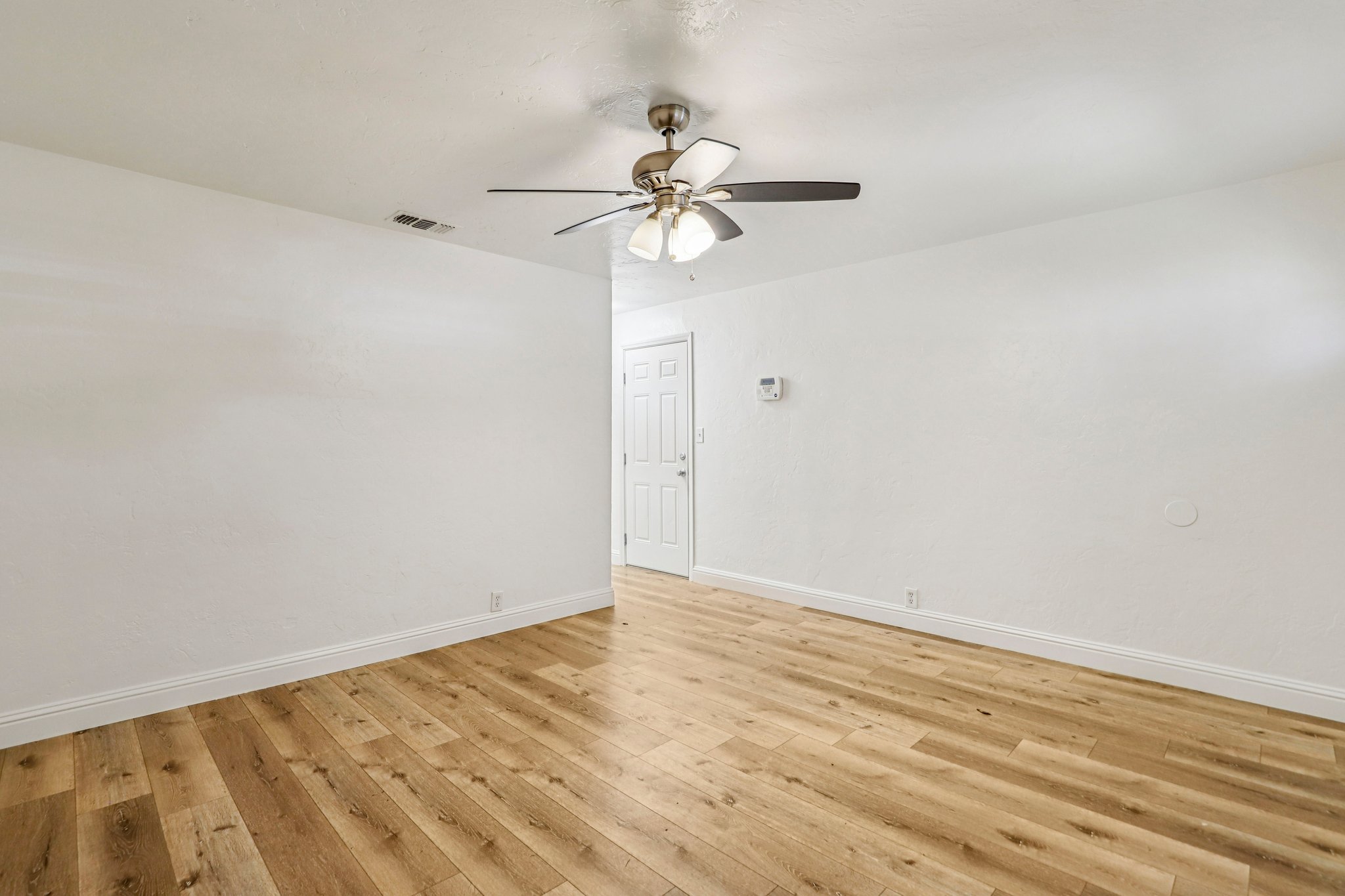 Grand Ave-S0404-013.jpg