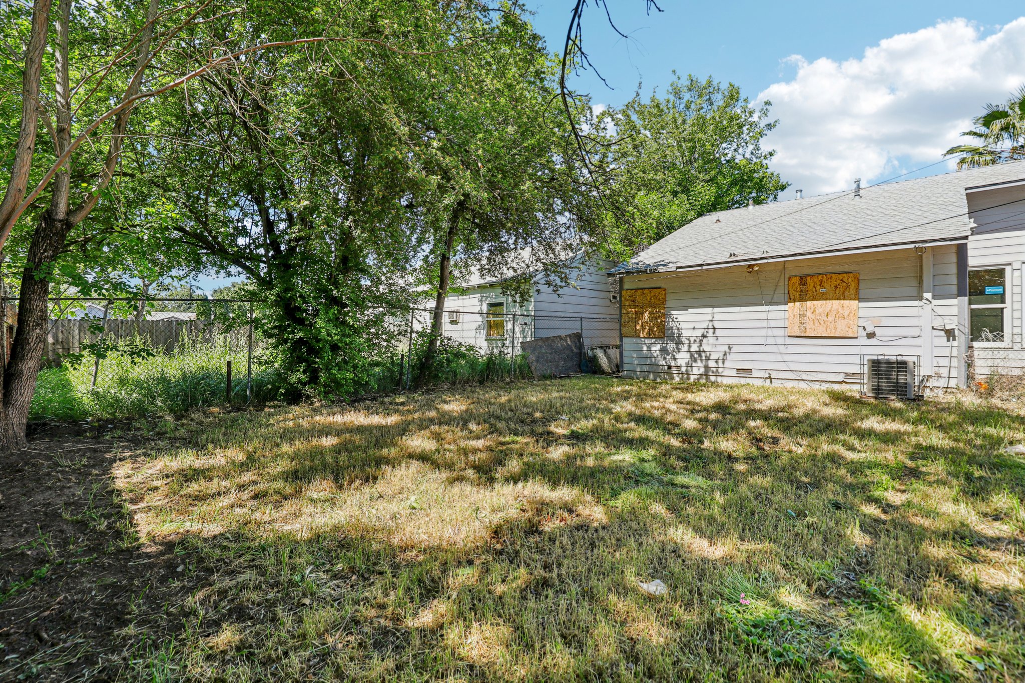 Grand Ave-S0404-020.jpg