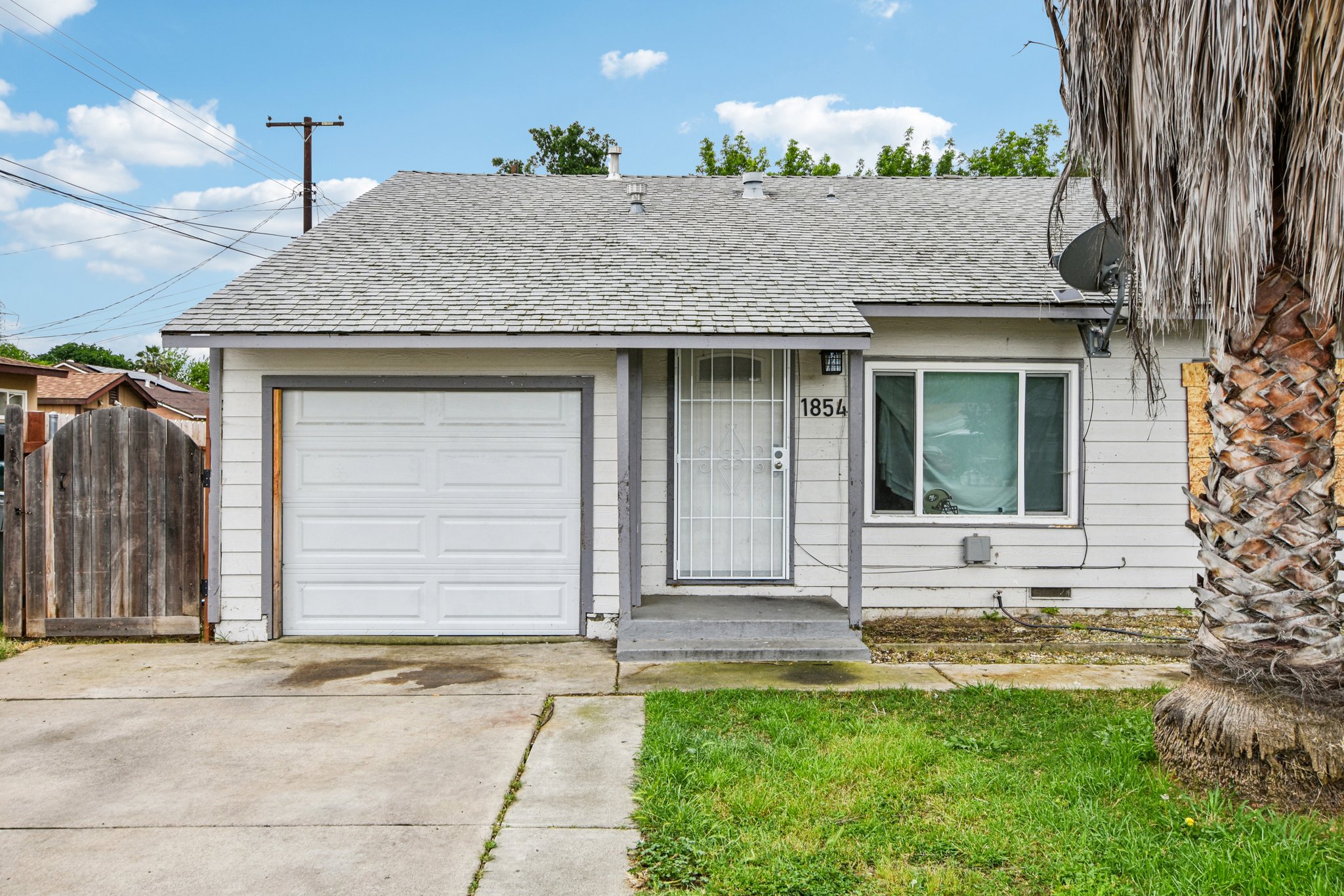 - 1852 Grand Ave-S1104-001.jpg