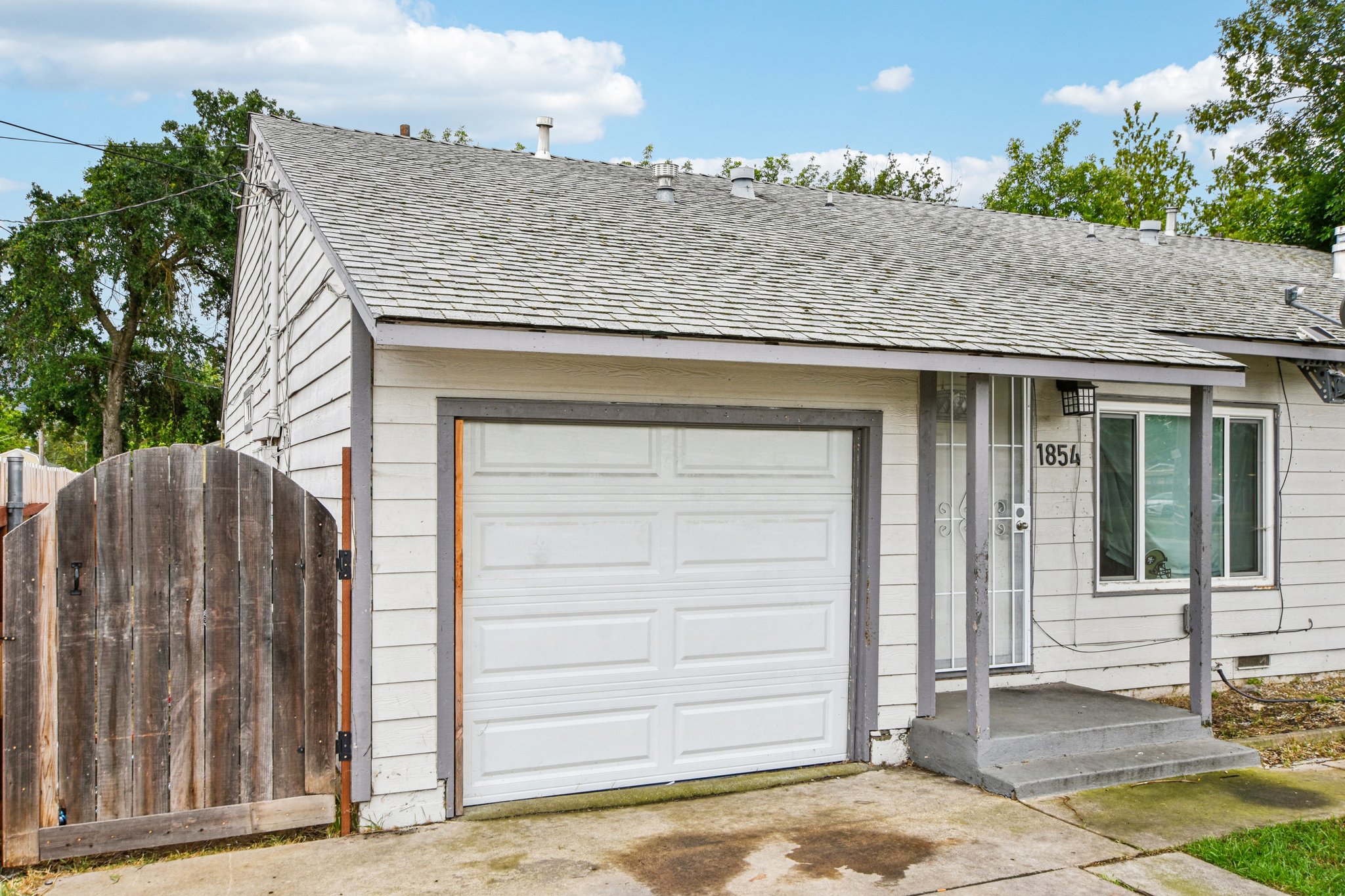 - 1852 Grand Ave-S1104-003.jpg