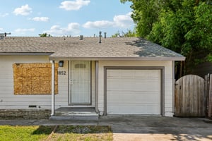 Grand Ave-S0404-001.jpg