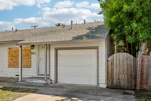 Grand Ave-S0404-002.jpg