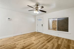 Grand Ave-S0404-005.jpg