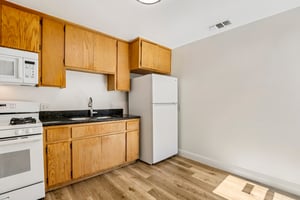 Grand Ave-S0404-006.jpg