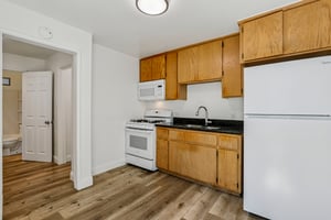 Grand Ave-S0404-007.jpg