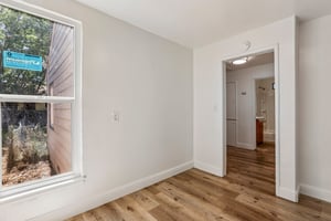 Grand Ave-S0404-008.jpg