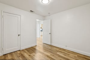 Grand Ave-S0404-010.jpg