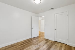 Grand Ave-S0404-012.jpg