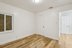 Grand Ave-S0404-014.jpg