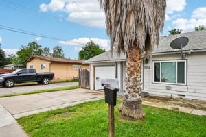 - 1852 Grand Ave-S1104-002.jpg