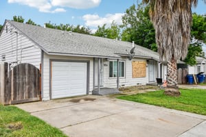 - 1852 Grand Ave-S1104-004.jpg