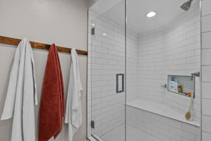  Photo 33