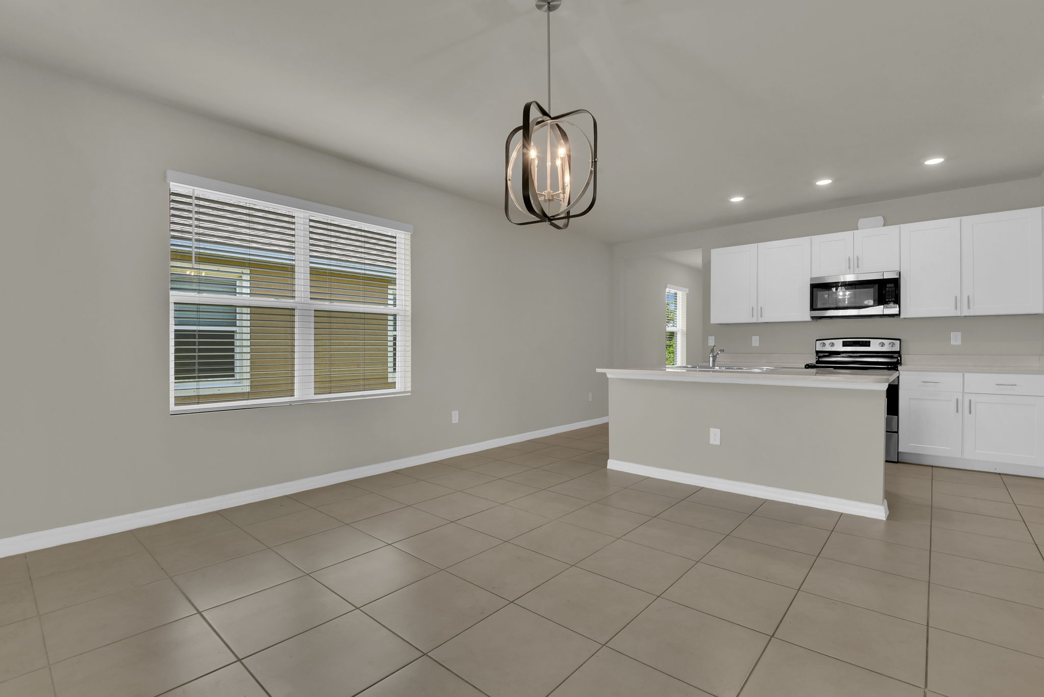 Dining Area & Kitchen