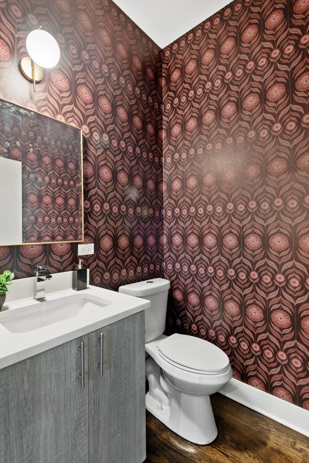 1855 N St Louis Ave_001.jpg