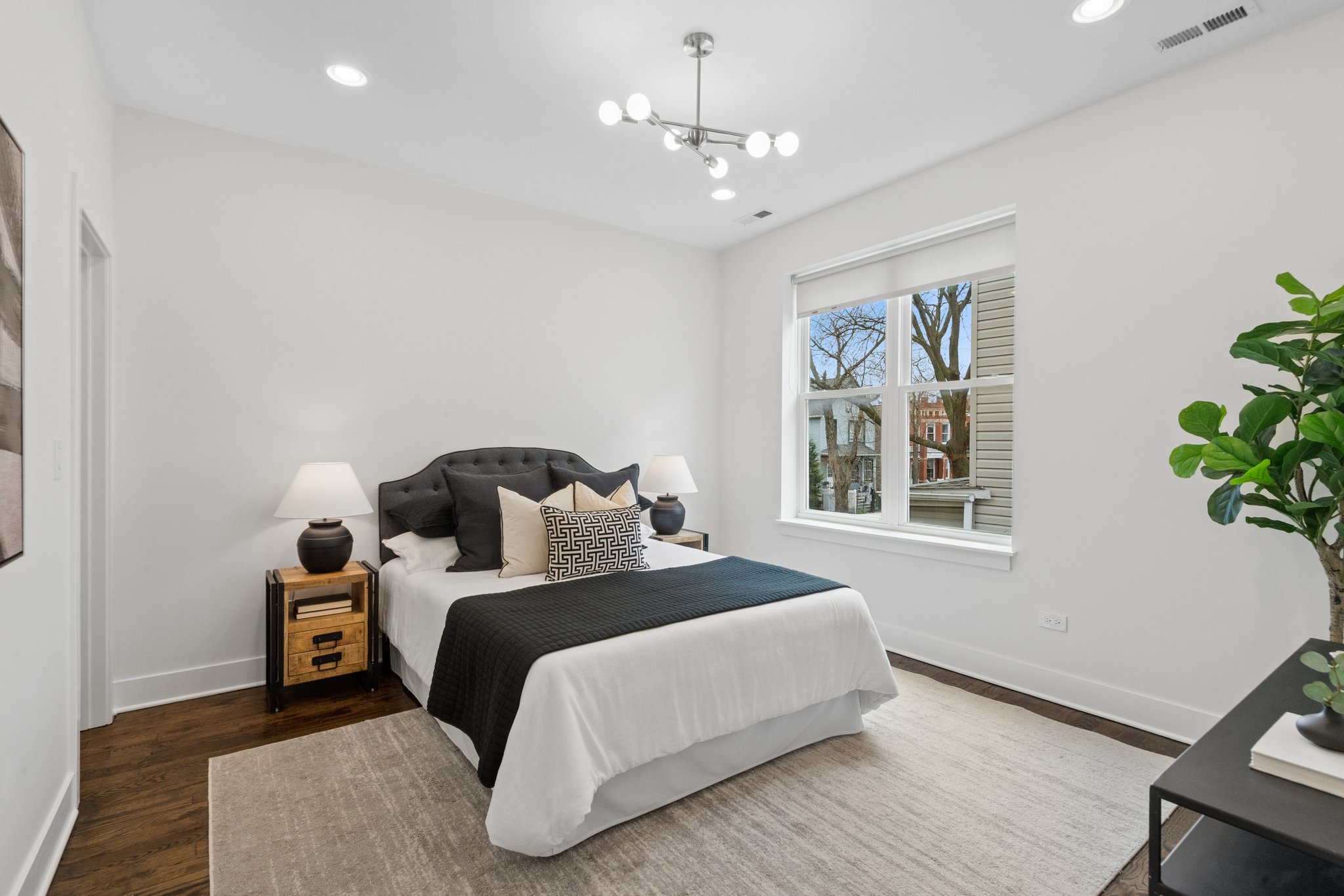 1855 N St Louis Ave_027.jpg