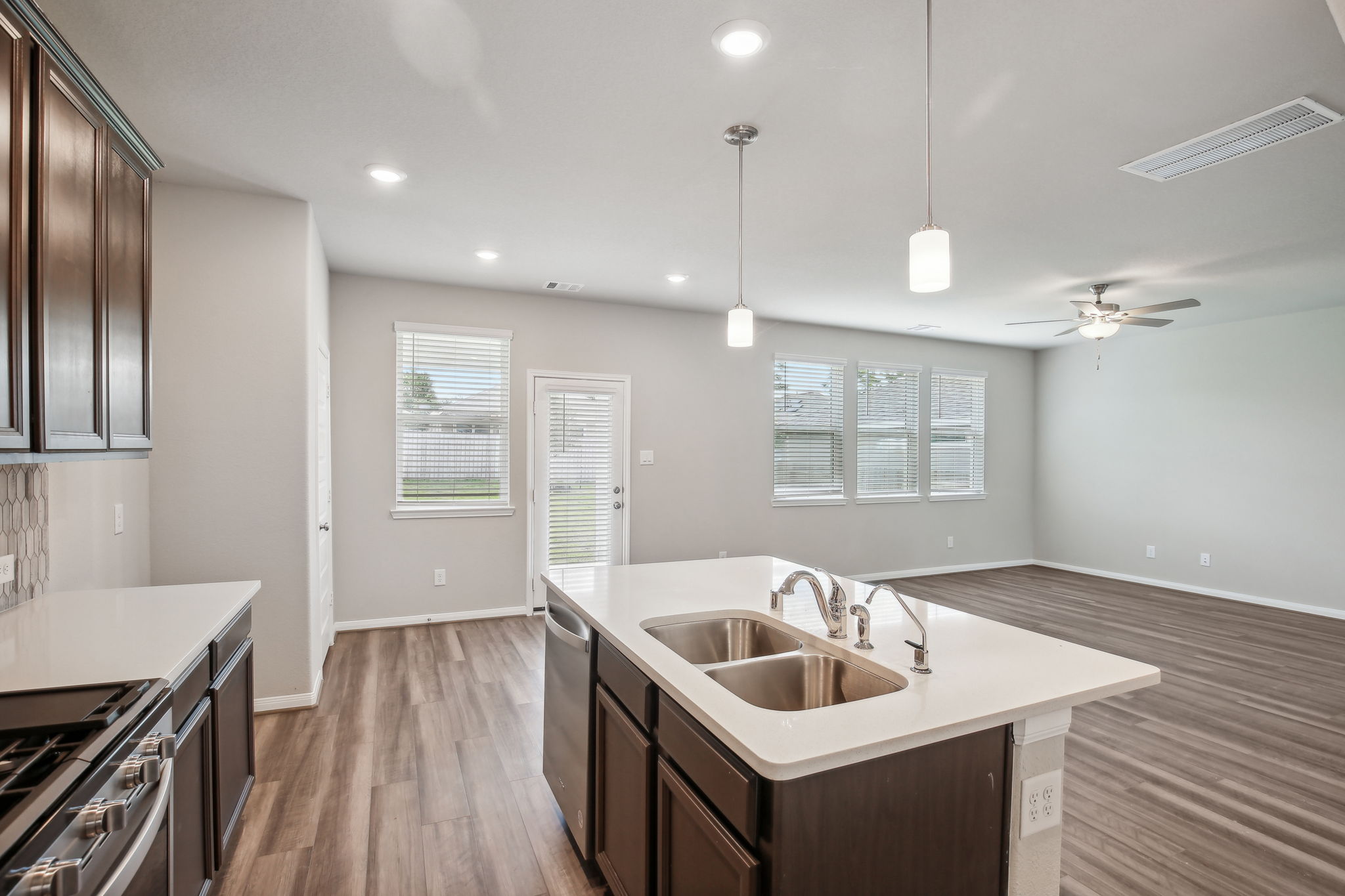 Houston - Pine Lake Cove - 18560 Meadow Point Ln, Montgomery, TX 77356 - 010