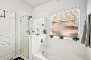 Legend Oaks Dr-S1611-020.jpg