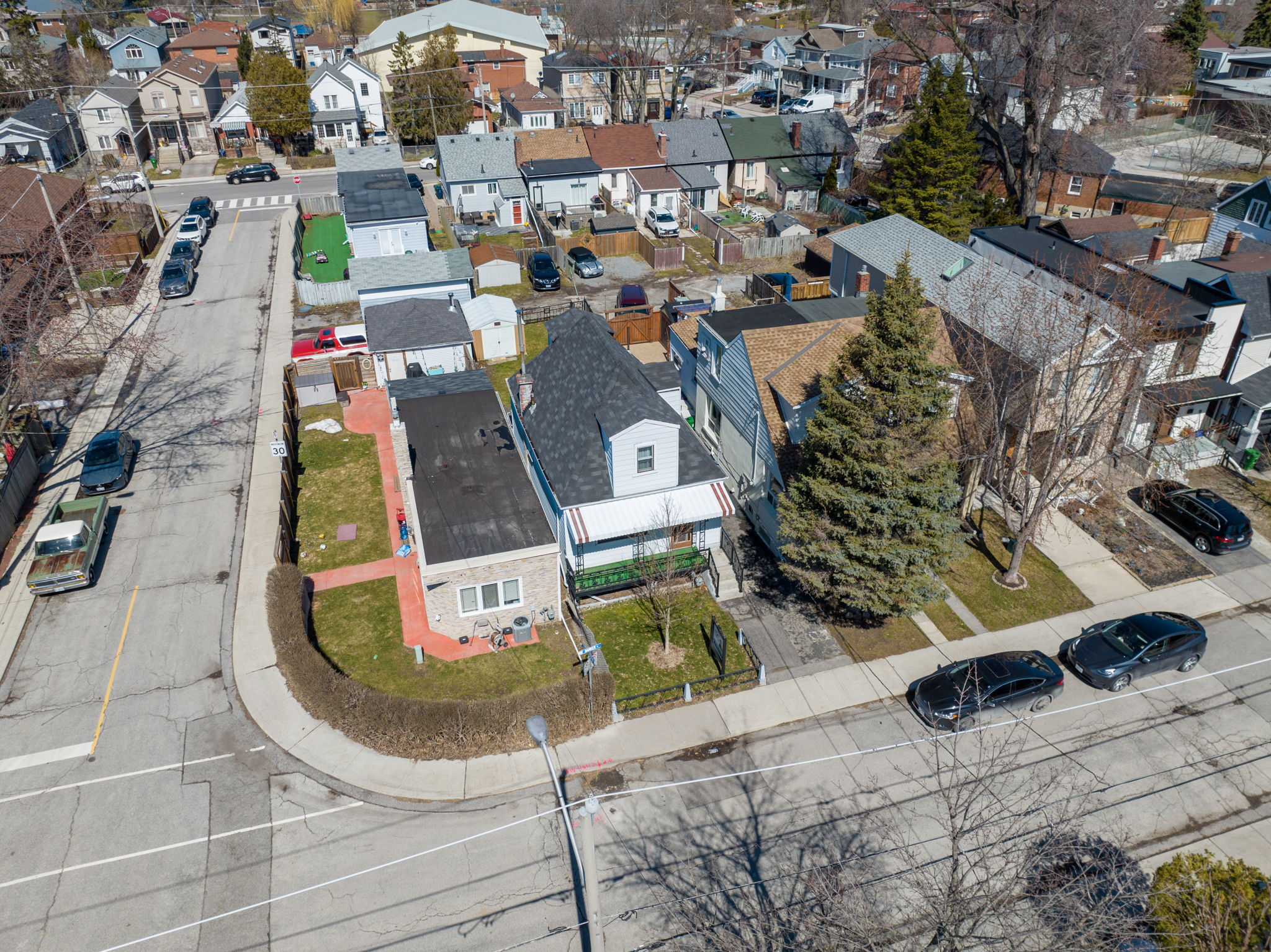 186 Barker Ave Toronto, ON M4C 2P5