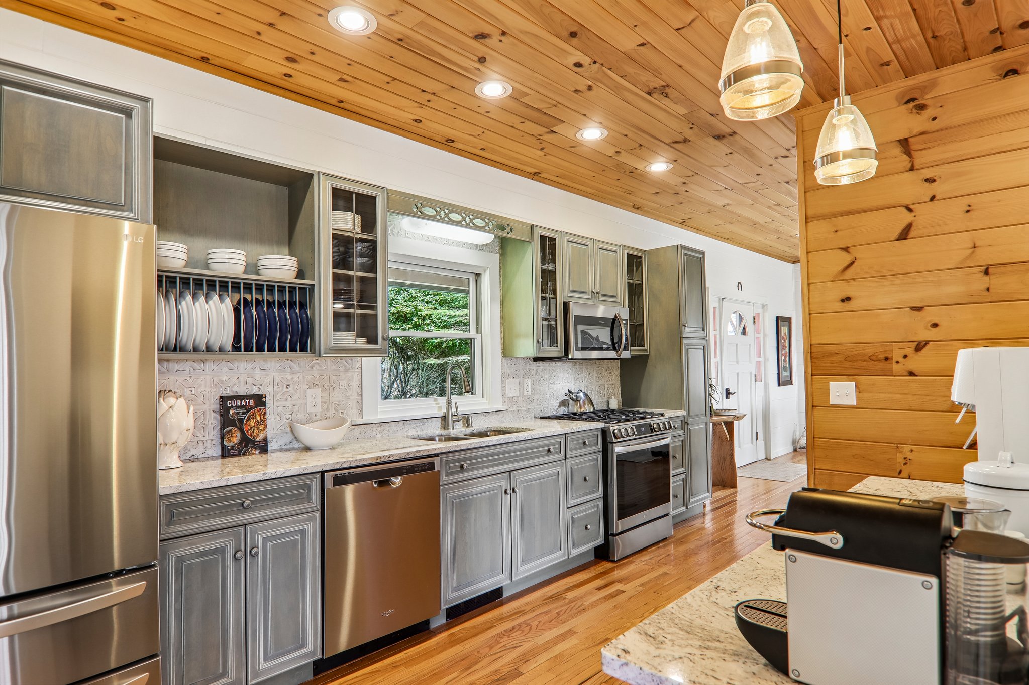 Cottage Ln-S2404-019.jpg