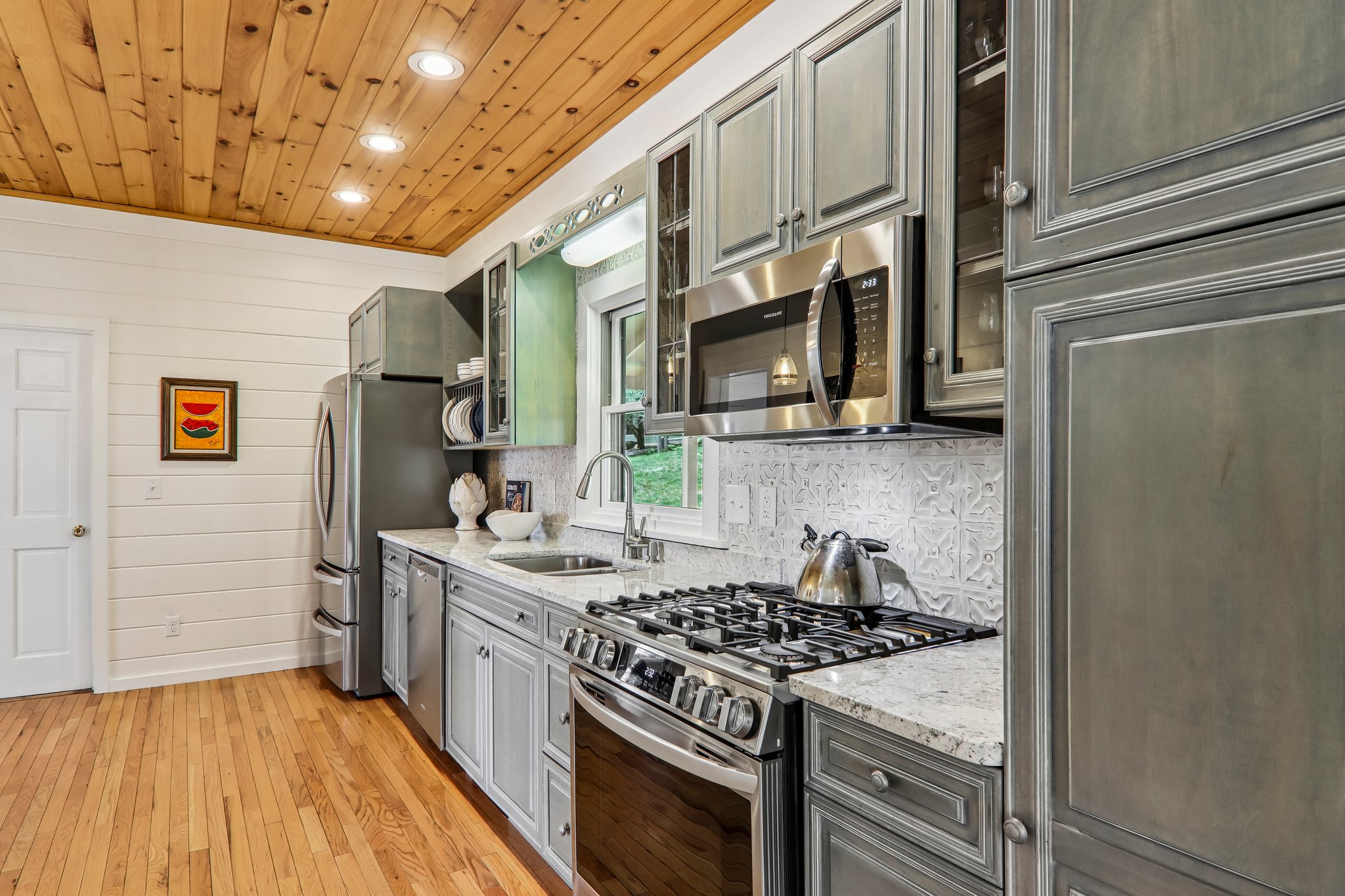 Cottage Ln-S2404-022.jpg