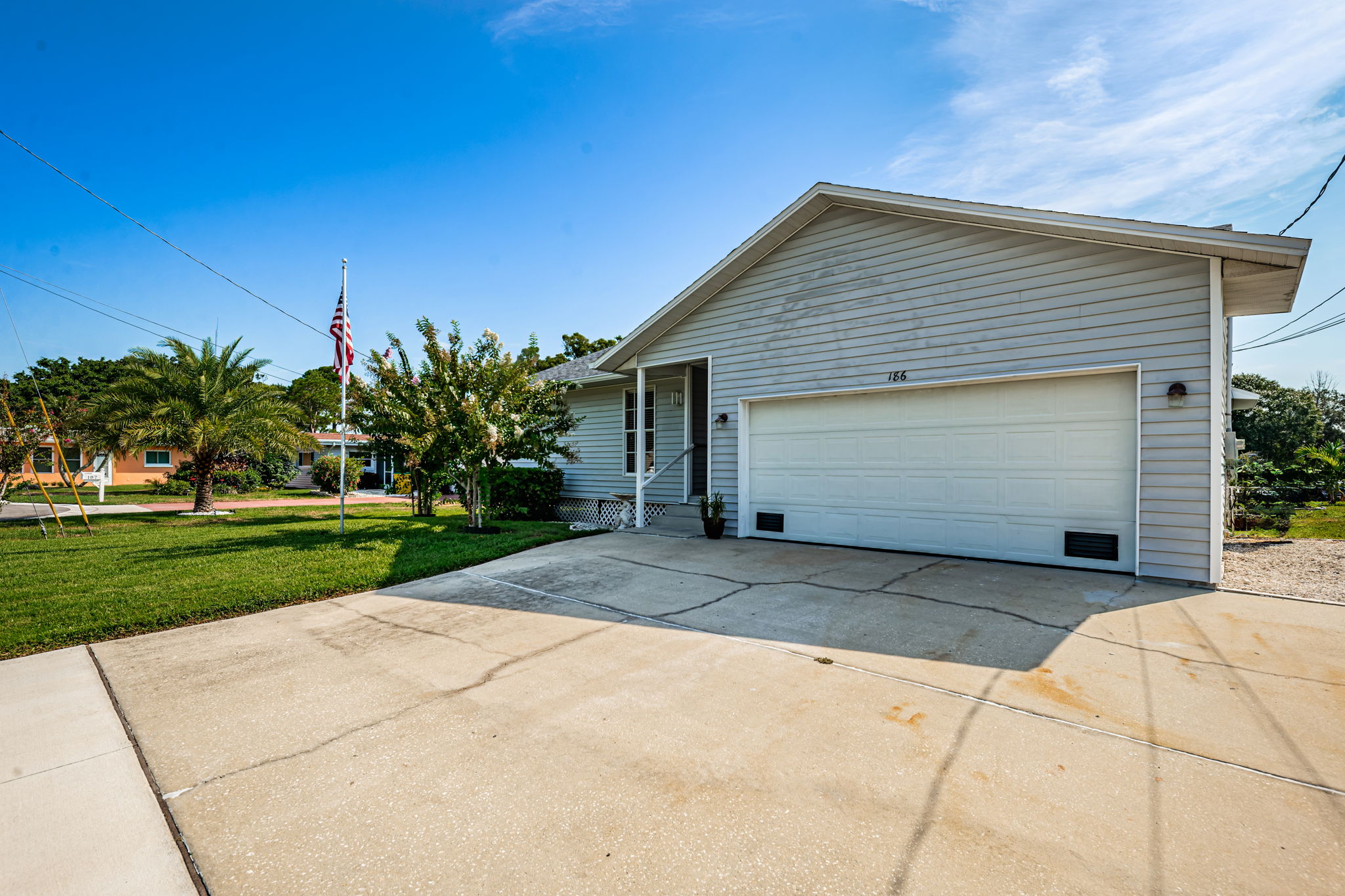 Front Exterior4