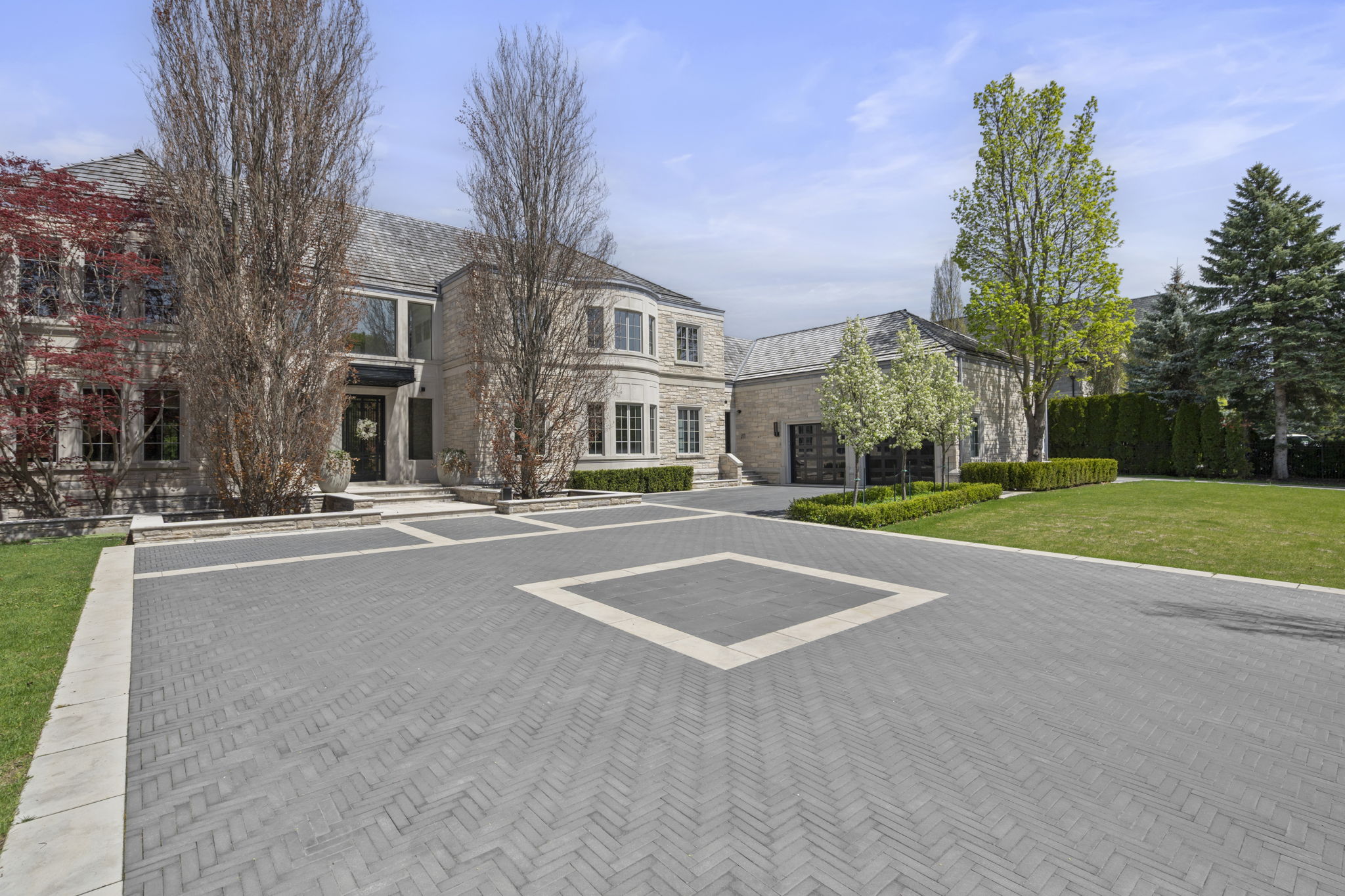 186 Pine Valley Crescent Vaughan, ON L4L 2W5