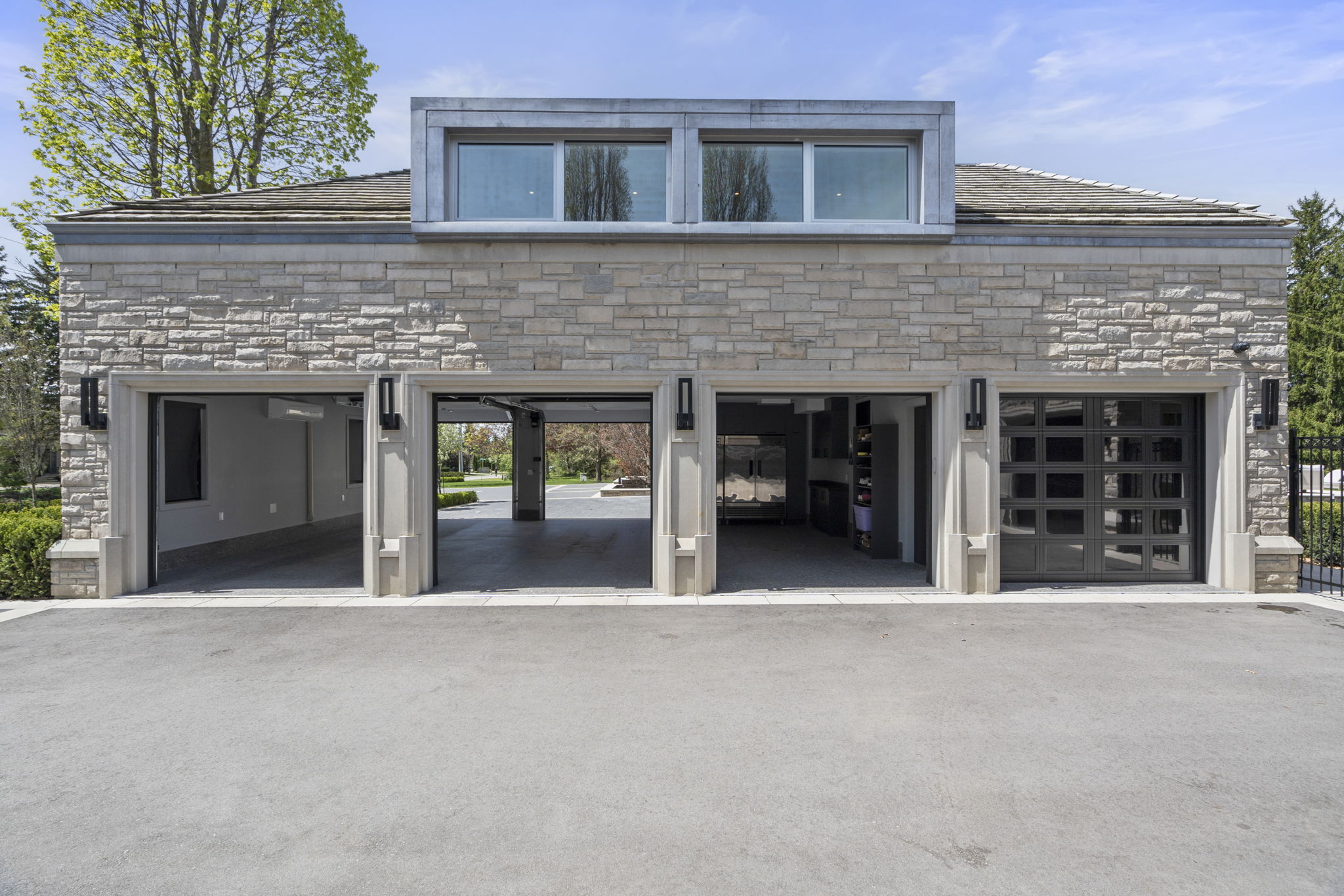 186 Pine Valley Crescent Vaughan, ON L4L 2W5