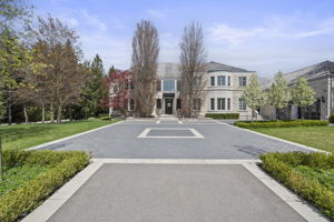 186 Pine Valley Crescent