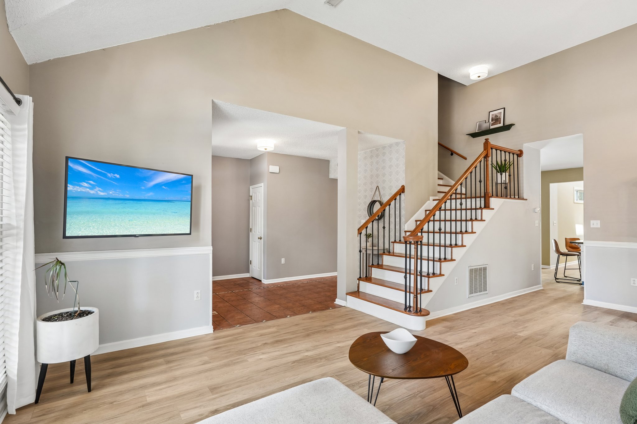 212233-228489 - 186 Southhaven Dr-S1007-006.jpg