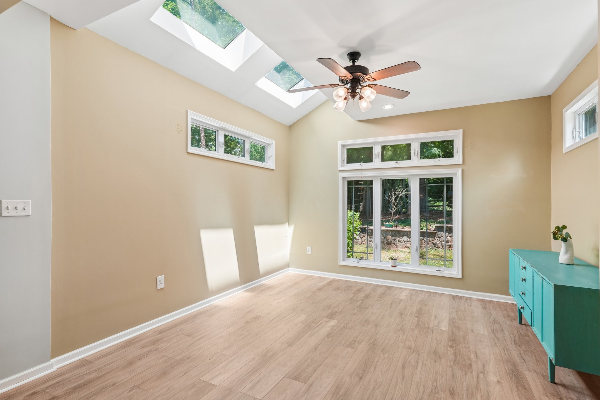 212233-228489 - 186 Southhaven Dr-S1007-029.jpg
