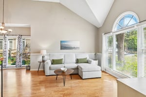 Southhaven Dr-S0505-007.jpg