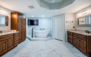 Master Bathroom10a