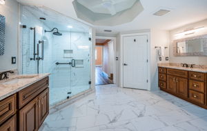 Master Bathroom10e