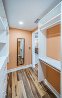 Master Bedroom Walk-in Closet10b