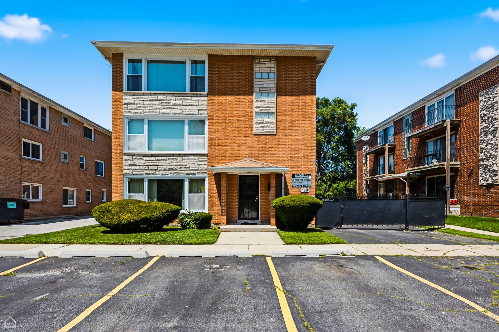 1860 W State St 2E_005