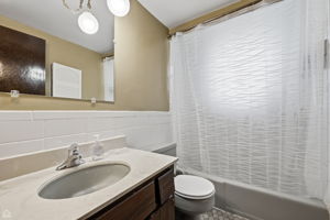 1860 W State St 1_003