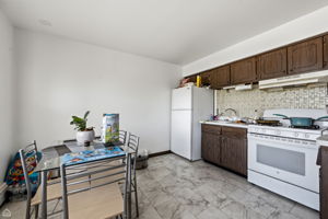 1860 W State St 2E_002