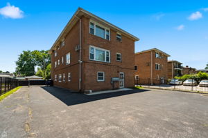 1860 W State St 2E_004
